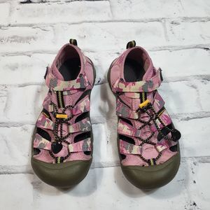 KEEN Pink Camouflage Closed Toe Hiking Waterproof Sandals Size 8